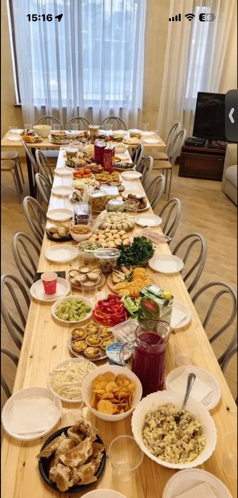Праздничный стол с закусками